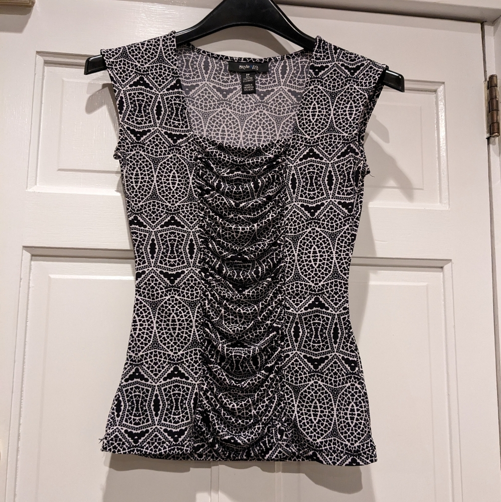 🌞Style & Co Square-Neck Fitted Sleeveless Tank Top (Size 0P -- labeled as P/P)